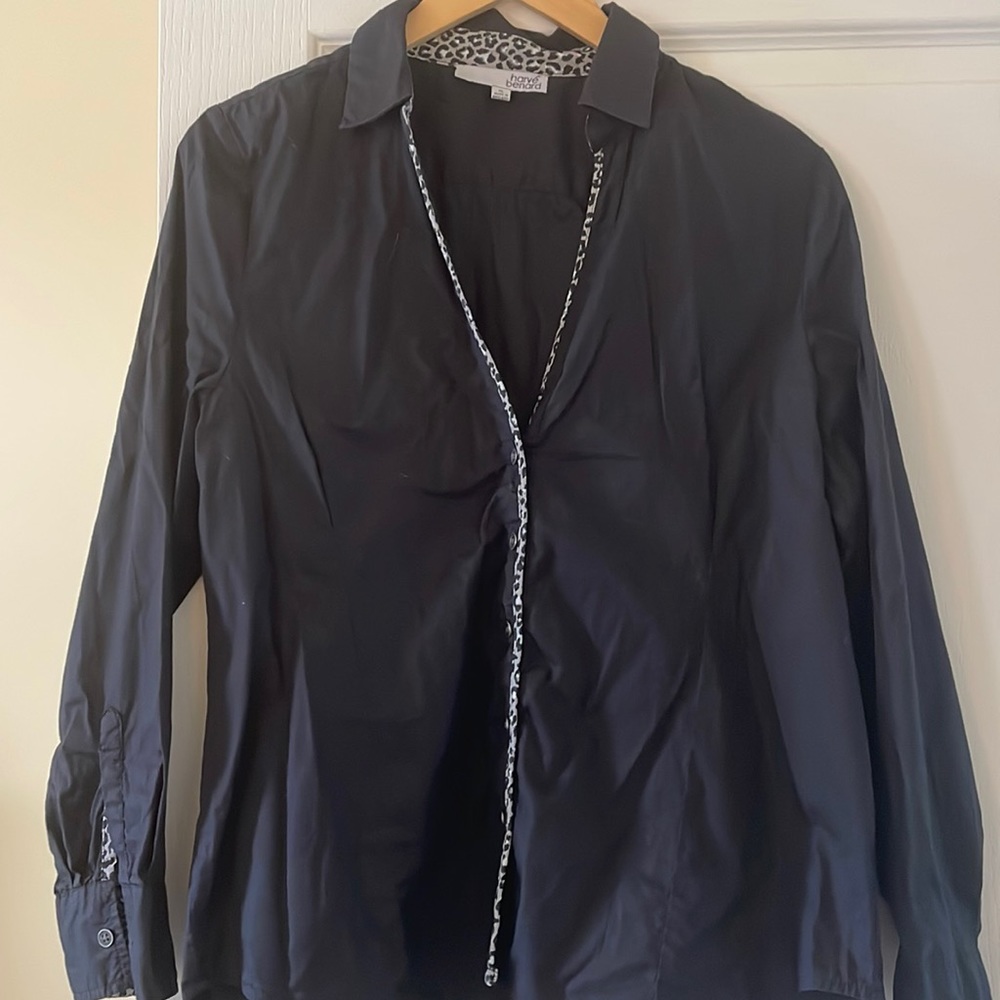 Black women’s shirt leopard trim